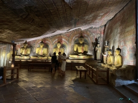 Dambulla Cave Temple budas
