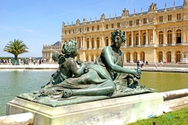 Dennis Jarvis statue in Versailles