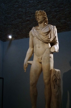 Neues Museum statue