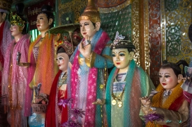 Popa Taung Kalat statues nats