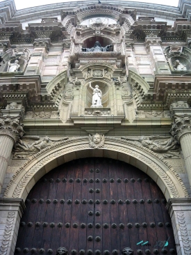 San Francisco in Lima details of the sculptures of exterior