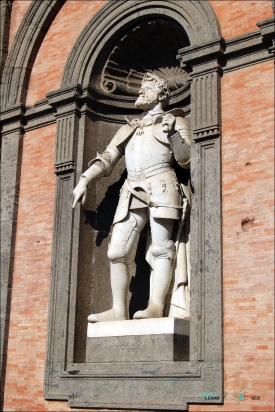 Statue of Holy Roman Emperor Charles V facade of the Palazzo Reale di Napoli.jpeg