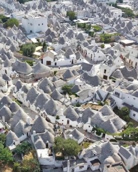 Trulli di Alberobello puglia.jpeg