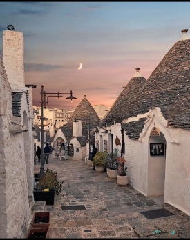 Trullo Apuliandry stone hut with a conical roof In the town of Alberobello.jpeg