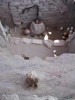 chauchilla cementery