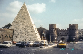 pyramid Cestia walls aurelian